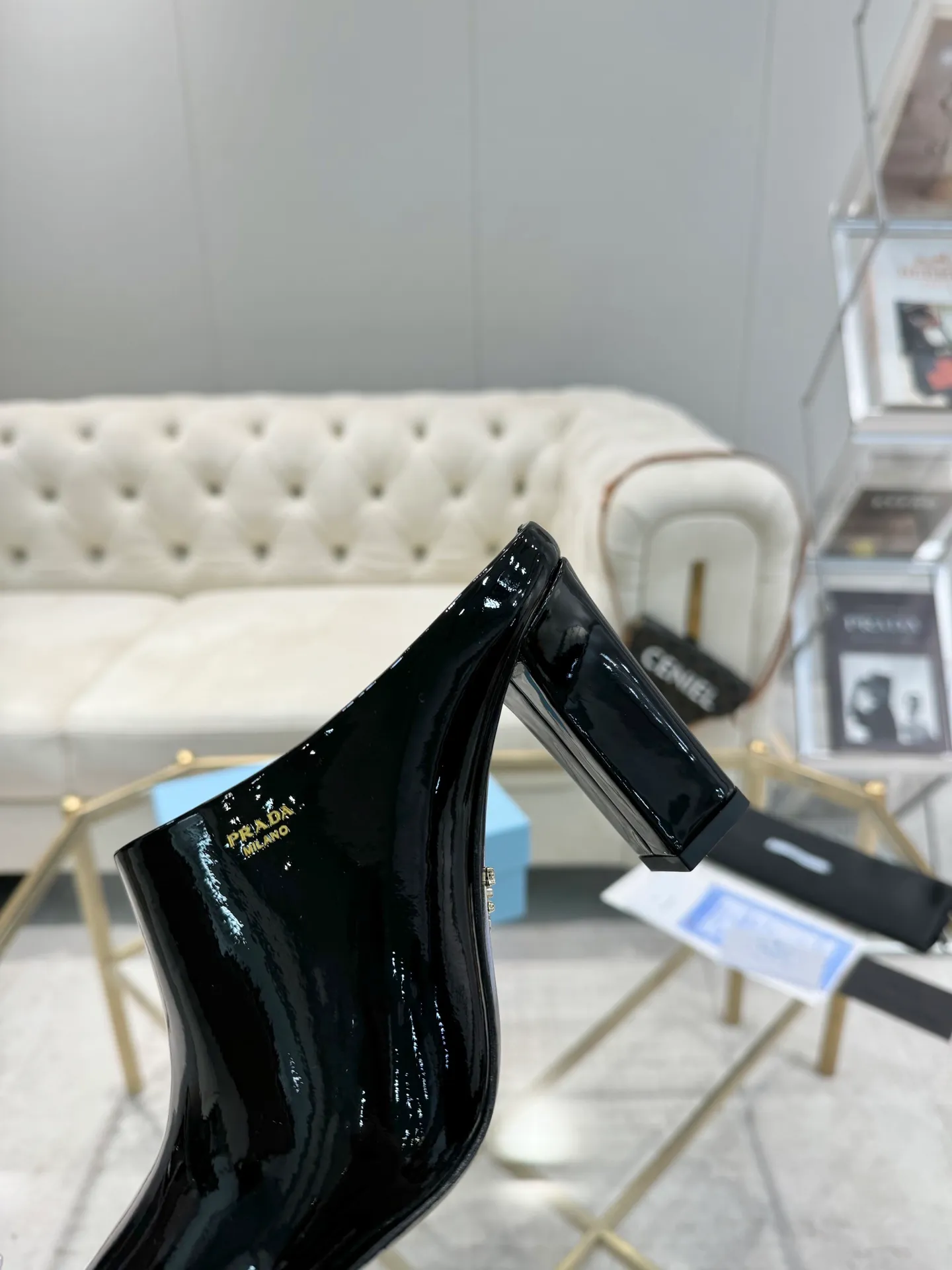 👟👟Ex-factory price 560👟👟 (imitation leather bottom-20) New arrival 👉Ready stock👈 Remove the original board and make a 1:1 replica‼ ️The highest version ✅2025Prada early spring catwalk popular style 😘The latest spring style thick heel small square toe series (leather outsole) (new 👉Ready stock👈 dismantle the original board 1:1 replica‼️ The highest version ✅2025Prada early spring catwalk catwalk popular style 😘latest spring style thick heel small square toe series Ex-factory price 480 (genuine leather outsole) 220 (simulated leather sole) A must-have for goddesses. Super beautiful on the feet. ‼ ️The upper and insole adopt the latest 3D LOGO elements. High-end 414243 Custom-made, non-returnable and non-exchangeable) Simulated leather sole) A must-have for goddesses, super beautiful on the feet ‼ ️The upper and foot pads adopt the latest 3D LOGO elements, three-dimensional and advanced‼ ️Imported original cowhide leather, soft and textured, lining + foot pads, imported sheepskin lining, breathable and comfortable, matching private model heel, heel height 8M, size 35M-39M (34 40 414243 customized, non-refundable and non-exchangeable)